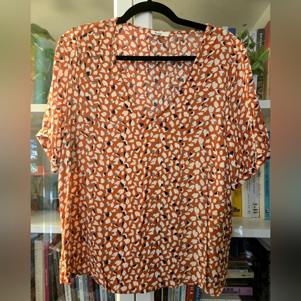Yerse 100% Viscose V-Neck Abstract Print Blouse